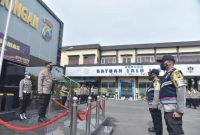 Dir Binmas Polda Jatim Kombes Pol Asep Irpan Rosadi, S.I.K., M.PA memberikan pemahaman dan pemantapan menjadi seorang Bhabinkamtibmas. Jum'at (5/11/2021)
