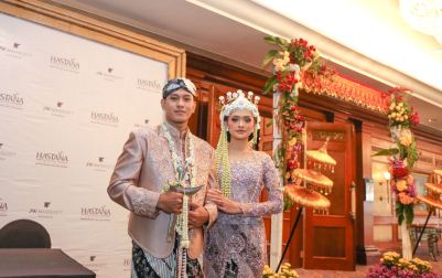 Parade show pengantin nusantara dalam pameran pernikahan adat termewah yang digelar JW Marriott Hotel Surabaya