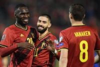 (Yannick Ferreira-Carrasco merayakan gol bersama Christian Benteke setelah mencetak gol kontra Estonia pada laga Kualifikasi Piala Dunia 2022 Brussels pada 13 November 2021.(AFP/JOHN THYS))
