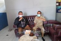 Wakil Kepala Bidang Kurikulum SMPN 10 Cidaun Bambang Hermanto. S.Pd.i bersama jurnalis RadarBangsa.co.id AE Nasution