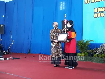 Peraih Juara 1, MAN 2 Tulungagung dengan nilai 265 [DOK Foto Istiemewah WN]