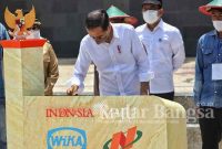 Presiden Republik Indonesia Ir Joko Widodo meresmikan Bendungan Tugu dan Bendungan Gongseng di Kabupaten Trenggalek, Jawa Timur, Selasa (30/11/2021) siang.