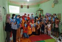  Sosialisasi Tumbuh Kembang Anak oleh Tim PKM FIO Unesa pada masyarakat Lidah Wetan, Surabaya