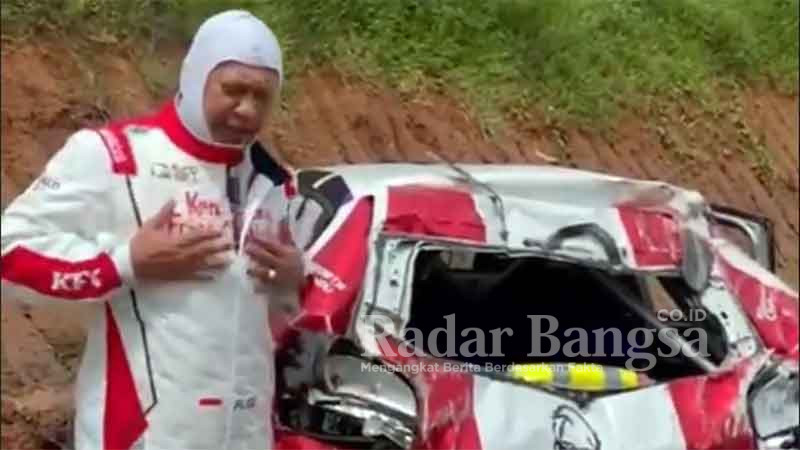 Bambang Soesatyo selamat dari mobil rally yang ringsek usai kecelakaan , Bekasi, Jawa Barat, Sabtu (27/11/2021) lalu.