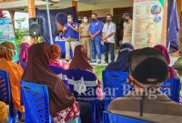 Ketua DPD Partai NasDem Kabupaten Kediri, Drs. H. Lutfi Mahmudiono memberikan pengarahan kepada peserta vaksin 