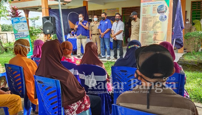 Ketua DPD Partai NasDem Kabupaten Kediri, Drs. H. Lutfi Mahmudiono memberikan pengarahan kepada peserta vaksin 