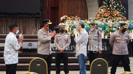 Kapolresta Sidoarjo Kombes Pol. Kusumo Wahyu Bintoro turun langsung mengecek keamanan dan penerapan protokol kesehatan gereja