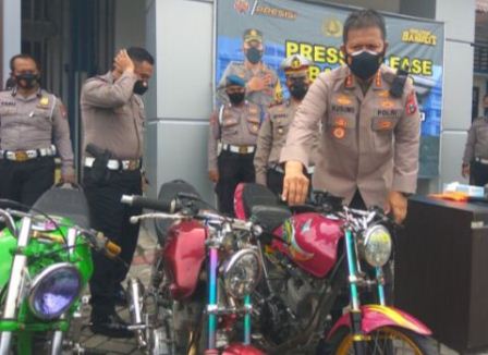 Polres Sidoarajo saat Mengamakan motor balap liar