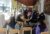 Serbuan Vaksinasi  yang ke 2 secara massal bertempat di Pondok Pesantren Darul Kholil Jalan Kali Modern Kelurahan Tunjung Kecamatan Burneh Kabupaten Bangkalan Madura Jawa Timur  Kamis (2/12/2021)