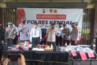 Kapolres Kendal AKBP Yuniar Ariefianto SH SIK MH, saat jumpa pers di halaman Mapolres Kendal, Senin (6/12/2021)