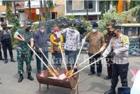Polres Lamongan melakukan pemusnahan barang bukti hasil Ops Cipta Kondisi jelang tahun baru 2022. (Dok Foto: Istimew /RadarBangsa.co.id)