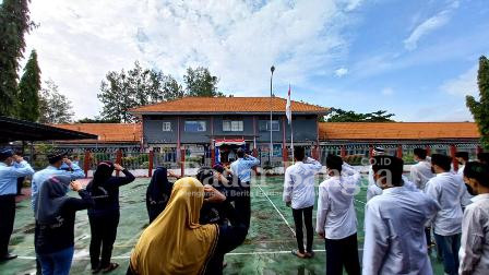 Lembaga Pemasyarakatan Lamongan menggelar upacara peringatan Hari Bela Negara ke – 73 Tahun 2021. Senin (20/12) di halaman Lapas Kelas IIB Lamongan Jawa Timur. (Dok Foto: Istimewa/RadarBangsa.co.id)