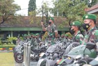 Komandan Kodim 0812 Lamongan Letkol Kav Endi Siswanto Yusuf saat mempimpin apel gelar kesiapan pasukan (Dok Foto: Istimewa)