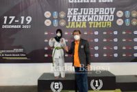 Widya Nur Hidayatul Ma'rifah (11) siswi cantik asal Randubener yang meraih juara II Kejurprov Taekwondo Jatim yang digelar di Jatim Expo Surabaya 17-19 Desember