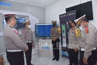 Korlantas Polri Kombes Pol Indra didampingi Kapolres Lamongan AKBP Miko Indrayana dan Kasat Lantas AKP Aristanto Budi Sutrisno meninjau Pos PAM di Terminal Lamongan