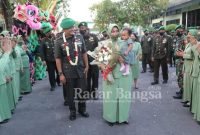 Acara tradisi lepas sambut Dandim 0812 Lamongan, dari Letkol Inf. Sidik Wiyono, S.H., M.Tr. Han., kepada Dandim 0812 Lamongan yang baru Letkol Kav Endi Siswanto Yusuf. Kamis (09/12/2021), (Dok Foto: Istimewa Kodim 0812 Lamongan / RadarBangsa.co.id)