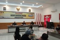 Kapolres Madiun Kota Saat sambutan dalam Piramida didampingi Kasi humas Polres Madiun kota dan Ketua PWI Madiun.