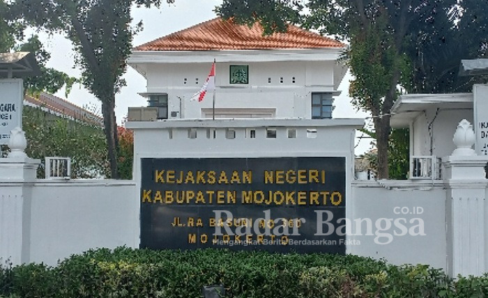 Tampak depan Gedung Kejaksaan Negeri Mojokerto Jalan R.A. Basuni No. 360 Mojokerto Jawa Timur. (Dok Foto: Istimewa /RadarBangsa.co.id).