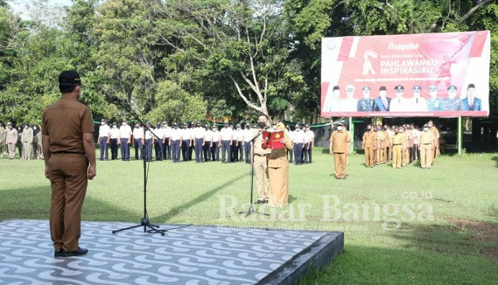 Bupati Bangkalan saat pimpin apel kegiatan laporan keuangan