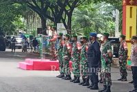 Anggota TNI-POLRI Saat upacara persiapan menyambut kedatangan Wapres RI (Dok Foto Robin RadarBangsa.co.id)