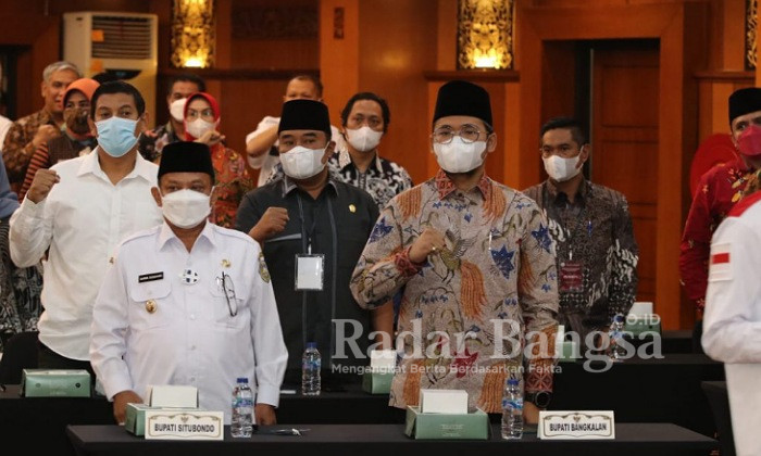 Bupati Bangkalan dan Ketua Dprd saat hadiri Anti Korupsi Dunia di Kantor Gubernur Jawa Timur Lantai 8 Surabaya, Rabu (19/1/2022) (Dok Foto Kominfo)