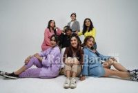 Kiki Rizkya, 2 Hati (Mayang dan Anya), Mas Bruno, Kaffah, Naufa Mirza, dan Elizabeth, para artis Nada Jwara bersama Tim Jwara Creative. (Dok. Jwara Creative)
