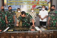 Panglima Kodam IV/Diponegoro Mayjen TNI Rudianto melakukan peletakan batu pertama dalam pembangunan Paviliun Prajurit sekaligus meresmikan Gedung PPBPAD/Medical Cek Up Tahap II, Paviliun Melati (IST)