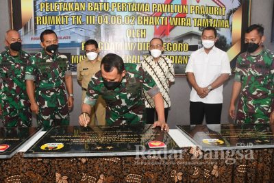 Panglima Kodam IV/Diponegoro Mayjen TNI Rudianto melakukan peletakan batu pertama dalam pembangunan Paviliun Prajurit sekaligus meresmikan Gedung PPBPAD/Medical Cek Up Tahap II, Paviliun Melati (IST)