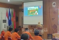 Berikan Kuliah Umum, Gubernur Khofifah Harapkan Unja Punya Sistem Informasi Halal
Gubernur Jawa Timur, Khofifah Indar Parawansa, saat Silahturahmi dengan Civitas Akademika Unja serta sekaligus memberikan kuliah umum, yang berlangsung di Ruang Rapat Senat Gedung Rektorat, Kampus Unja Mendalo, Kamis (27/1/2022) (IST)