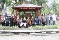 Safari Literasi dan Penyerahan Gazebo Kolaborasi Budaya dan Teknologi di Dinas Perpustakaan dan Kearsipan Prov Jawa Timur, Jl. Menur Pumpungan No. 32 Sukolilo Surabaya (IST)
