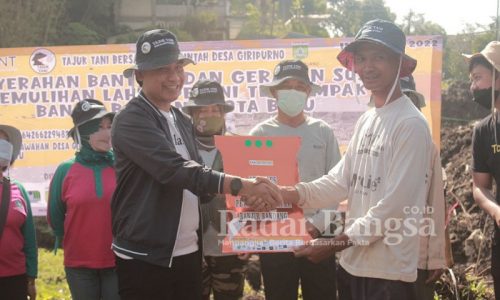 Tim Tajuk Tani official mengadakan kegiatan pemulihan lahan pertanian yang terdampak banjir bandang di Kota Batu secara gotong royong. (IST)