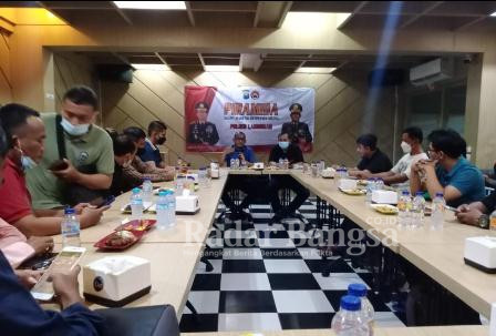 Acara Piramida Polres Lamongan Ngopi Bareng Insan Media. (Dok Foto: Istimewa / RadarBangsa.co.id).