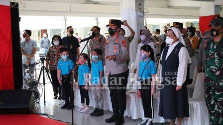 Kapolda Jatim, Irjen Pol Nico Afinta bersama Forkopimda Surabaya mengikuti launching Vaksinasi Merdeka Anak oleh Kapolri