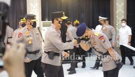 Upacara Sertijab 4 PJU dan 5 Kapolres jajaran Polda Jatim