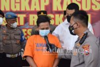 Kapolresta Sidoarjo Kombes Pol. Kusumo Wahyu Bintoro,  saat gelar konfrensi pers pelaku curanmor Senin (24/1/2022), 