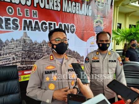 Kapolres Magelang AKBP Mochammad Sajarod Zakun sesaat setelah menggelar rilis kasus tindak asusila yang terjadi di wilayah hukum Polres Magelang, Jumat, (14/01/2022) (IST)