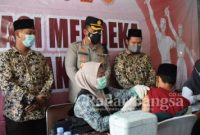 Kapolresta Sidoarjo meninjau pelaksanaan vaksinasi santri dan masyarakat sekitar di Yayasan Ibad Al Rahman (IST)