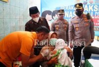 Kapolresta Sidoarjo Kombes Pol. Kusumo Wahyu Bintoro,  turun langsung ke Madrasah Ibtidaiyah (MI) Nu, Ngingas. Kamis (13/1/2022) (IST)