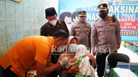 Kapolresta Sidoarjo Kombes Pol. Kusumo Wahyu Bintoro,  turun langsung ke Madrasah Ibtidaiyah (MI) Nu, Ngingas. Kamis (13/1/2022) (IST)