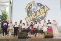 Performance show murid Pintar Bicara School di mall