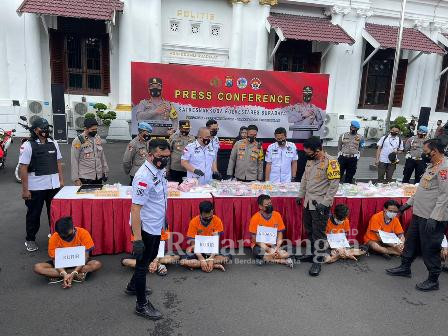 Konferensi pers ungkap kasus peredaran narkotika di Jatim oleh Polrestabes Surabaya