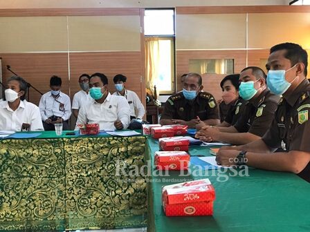 Kejaksaan Negeri Buleleng telah dilaksanakan kegiatan Pemaparan oleh STAHN Mpu Kuturan terkait permohonan pendampingan kepada Kejaksaan Negeri Buleleng pada Pekerjaan Pembangunan Gedung Kelas (Dharma Sastra dan Brahma Widya) di Kampus STAHN Mpu Kuturan Singaraja Tahun 2022 BERTEMPAT DIAULA KANTOR (IST)