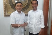 Anggota Komisi E DPRD Jatim, Deni Wicaksono saat bertemu presiden Jokowi