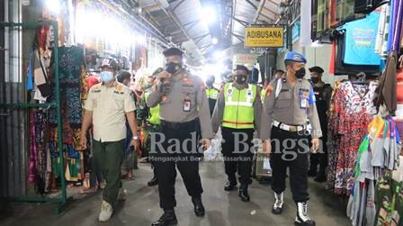 Tim gabungan Patroli Motor Penegakan Protokol Kesehatan di Masyarakat (Pamor Keris) yang di pimpin oleh Kasat Samapta AKP Chakim Amrullah, S.H., M.H., melaksanakan patroli malam hari, Jum'at (11/02) (IST)