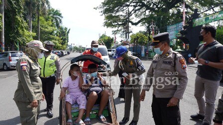 Jajaran Polres Bangkalan bersama Kodim 0829 dan Satpol PP melaksanakan Pamor Keris (IST)