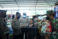 Tim Pamor Keris Polres Bangkalan yang terdiri gabungan dari Satpol PP dan Kodim 0829 melaksanakan operasi protokol kesehatan di Desa Langkap, Kecamatan Burneh (IST)