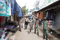 Tim gabungan Polres Bangkalan bersama Kodim 0829 dan Satpol PP melakukan pamor keris (patroli bermotor penegakan protokol kesehatan masyarakat) pagi hari ini menyasar obejk vital (IST)