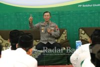 Kapolres Banjarnegara AKBP Hendri Yulianto SIK, MH memberikan materi tentang penguatan wawasan kebangsaan dan moderasi beragama guna mencegah paham radikalisme pada acara pendidikan kader penggerak Nahddatul Ulama di Ponpes Tanbihul Ghofilin Mantrianom Bawang  (IST)
