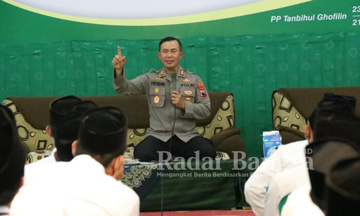 Kapolres Banjarnegara AKBP Hendri Yulianto SIK, MH memberikan materi tentang penguatan wawasan kebangsaan dan moderasi beragama guna mencegah paham radikalisme pada acara pendidikan kader penggerak Nahddatul Ulama di Ponpes Tanbihul Ghofilin Mantrianom Bawang  (IST)