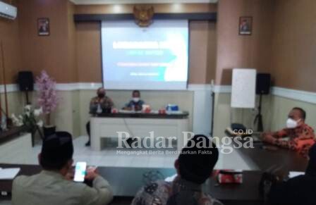  Kapolsek Cidaun AKP Sumardi, SH bersama Camat Kecamatan Cidaun Herlan Iskandar. S.IP sedang menyampaikan sambutan dalam rangka pembukaan lokakarya Puskesmas rawat inap Cidaun (IST)